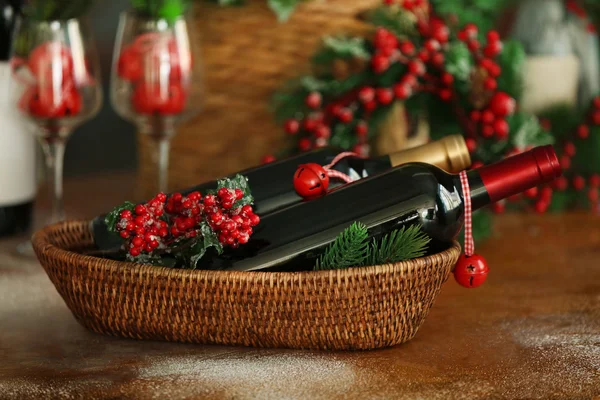 Wine in wicker bowl and Christmas decor — Stock Photo, Image