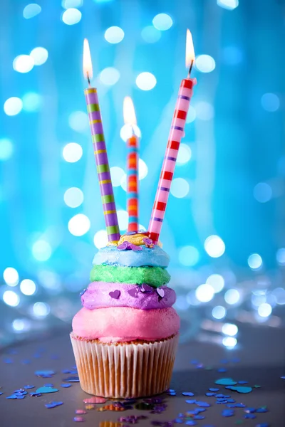 Varicolored krema buzlanma ile cupcake — Stok fotoğraf