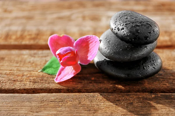 Spa stones with purple orchid — Stock Photo, Image