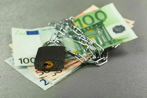 Euro-bankbiljetten met lock — Stockfoto