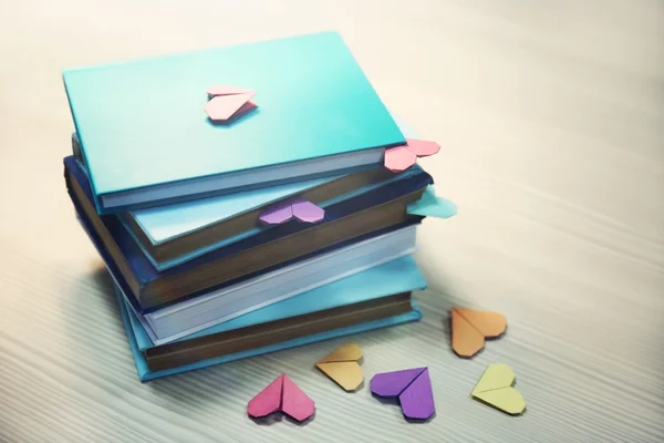 Marcadores de corazón para libro — Foto de Stock