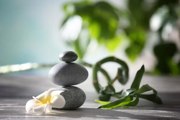 Spa stones with tropical flower — Stock Photo, Image