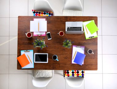 işyeri üst görünümü.