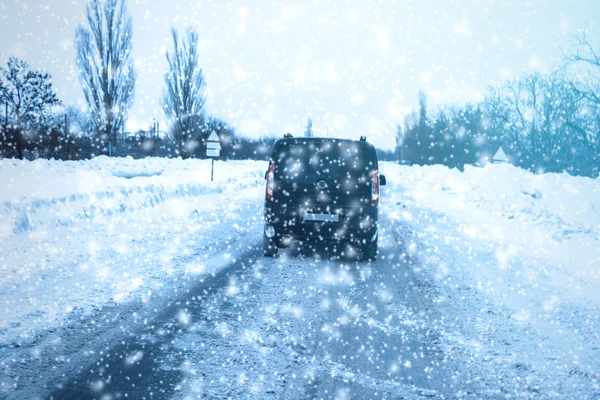 Car on winter road — Stock Photo, Image