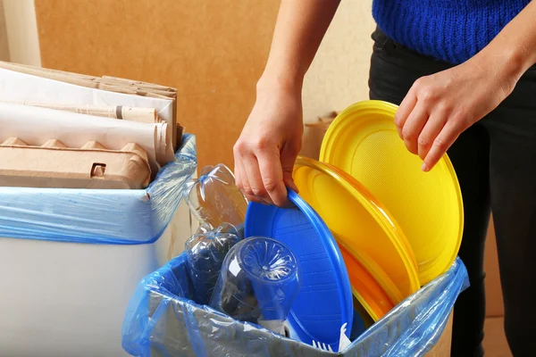 Woman sorting different waste — Stock Photo, Image