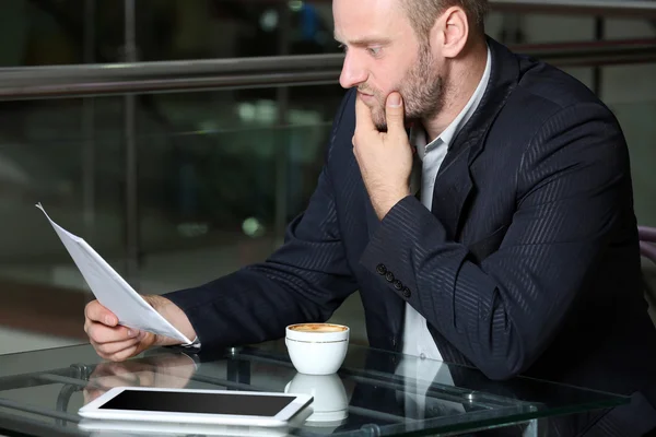 Young attractive businessman having lunch — Stock Photo, Image