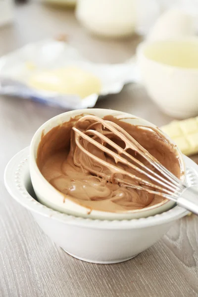Krem çikolata yemek — Stok fotoğraf