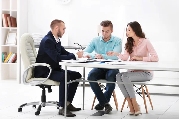 Happy family with estate agent — Stock Photo, Image