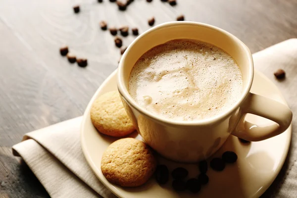 Kopp kaffe på bordet — Stockfoto