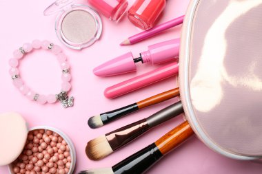 Dekoratif kozmetik kümesi