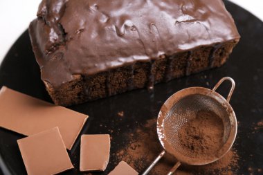 Kremalı çikolatalı pasta.
