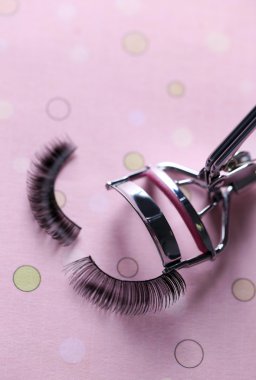 Kıvırıcı ve yanlış eyelashe 