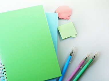 Dizüstü bilgisayarlar ve sabit bir yığın