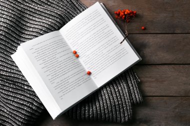 kitap, üvez meyveleri açmak