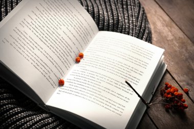 kitap, üvez meyveleri açmak