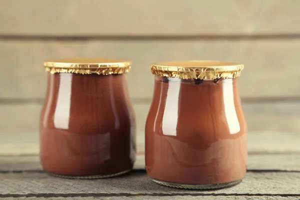 Chokladdessert i ett litet glas burkar — Stockfoto