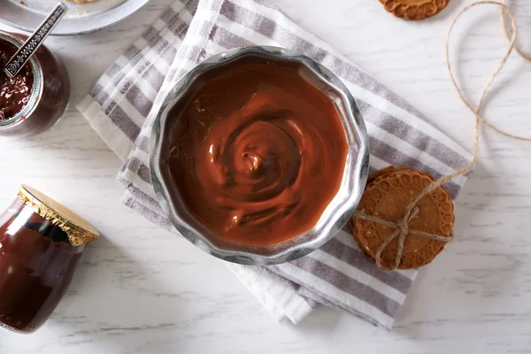 Chocolate derretido en un tazón —  Fotos de Stock