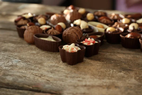 Assortiment van heerlijke chocolade snoepjes — Stockfoto