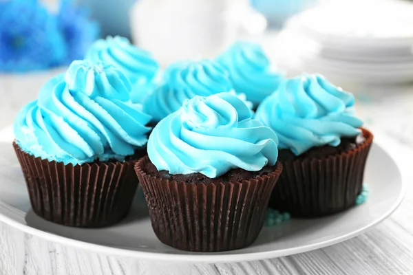 Cupcakes on wooden table — Stock Photo, Image