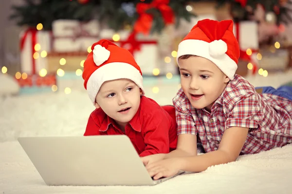 Two cute small brothers on Christmas — Stock Photo, Image