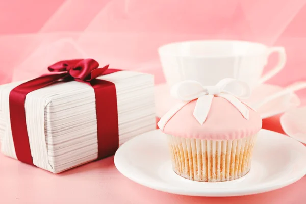 Dekorerade välsmakande cupcake — Stockfoto