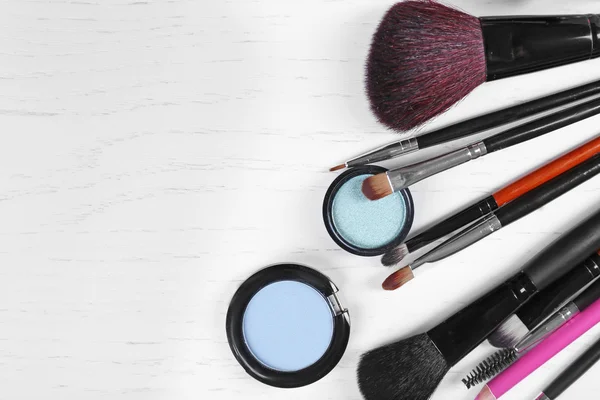 Makeup tools and eye shadows — Stock Photo, Image