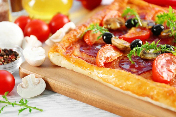 Rektangel läcker pizza — Stockfoto