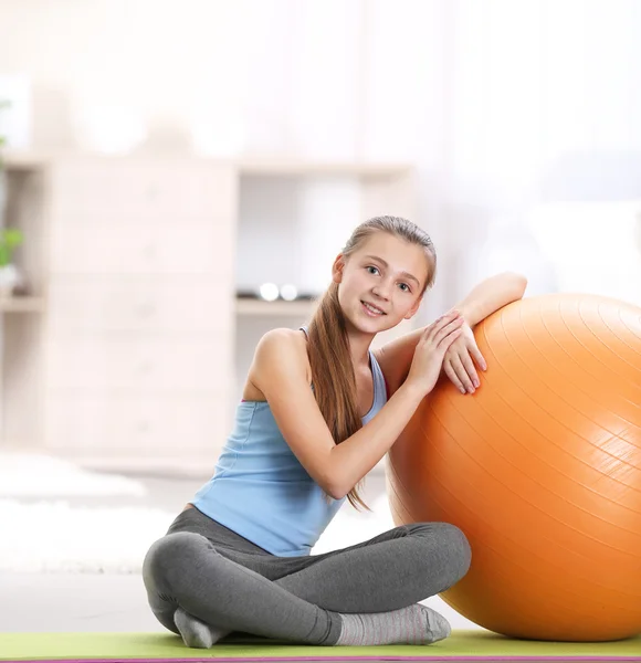 Young girl making fitness exercise — Stock Photo, Image