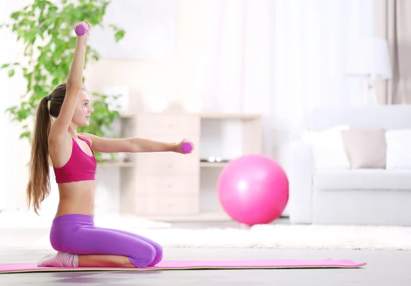 Young girl making fitness exercise — Stock Photo, Image