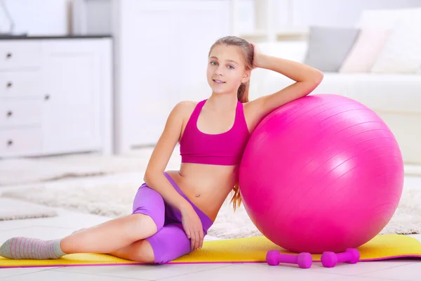 Young girl making fitness exercise — Stock Photo, Image