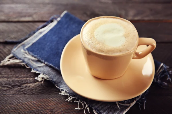 Café com leite na xícara — Fotografia de Stock