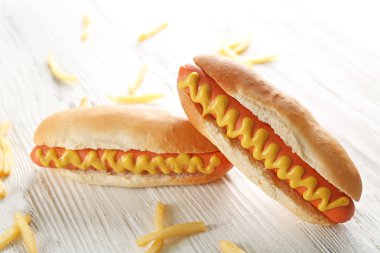 Lezzetli sosisli sandviç