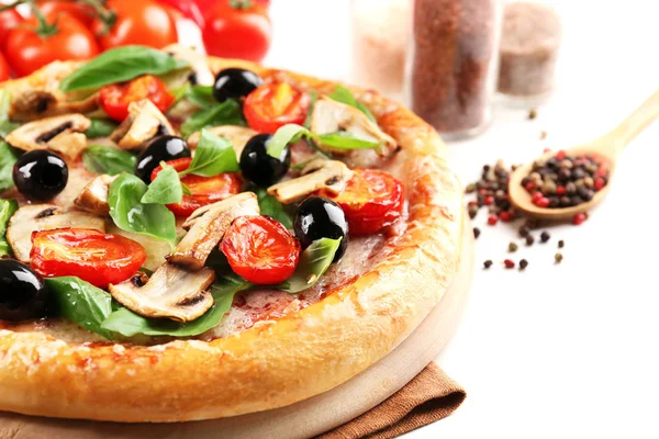 Finom ízletes pizza zöldségekkel — Stock Fotó