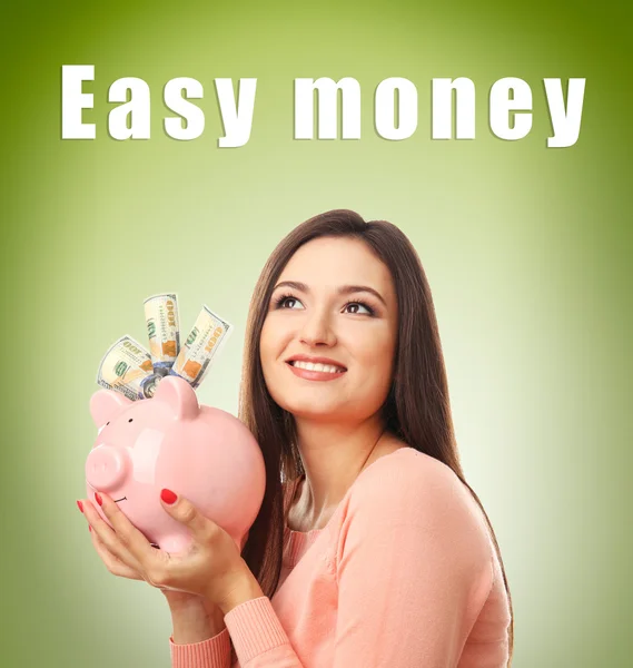 Жінка з грошовою коробкою і банкнотами — стокове фото