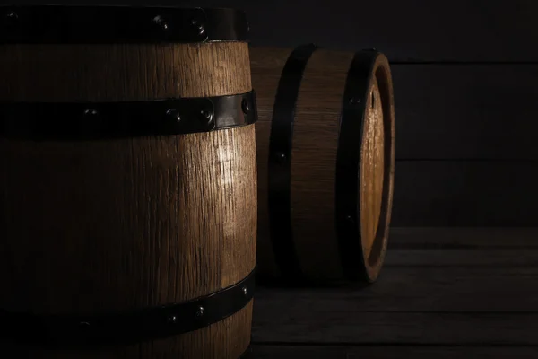 Twee oude houten wijn vaten — Stockfoto