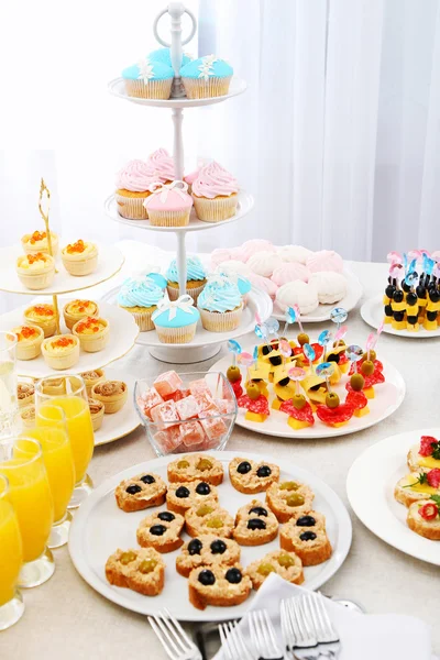 Snacks, canape, beverages and dessert — Stock Photo, Image