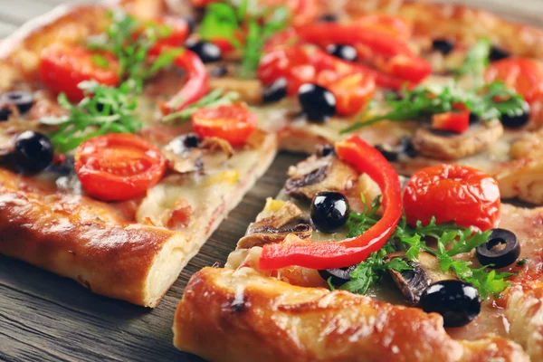 Pizza appena fatta in casa — Foto Stock