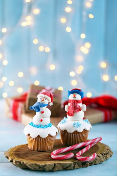 Weihnachten Cupcakes mit Bonbons — Stockfoto