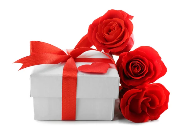 Gift box and rose flowers — Stock Photo, Image