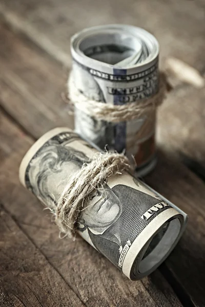 İki dolar alır