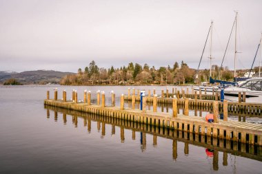 Bowness on Windermere, Cumbria, İngiltere - 01 Şubat 2021: Bowness Körfezi Windermere 'deki turistik gezi tekneleri