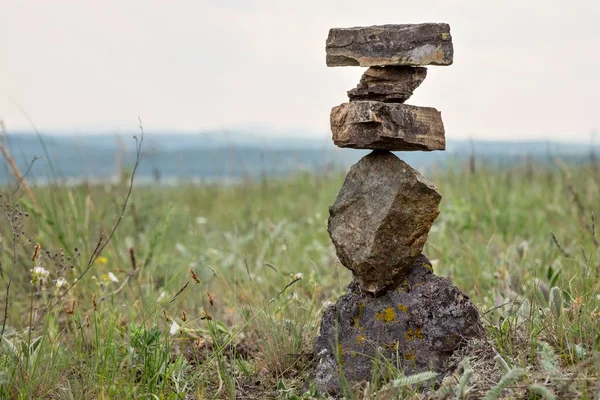 Montón de piedras equilibradas —  Fotos de Stock