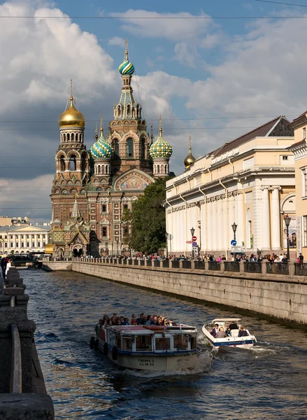 Kerk van de Verlosser op het bloed in Sint-petersburg — Stockfoto