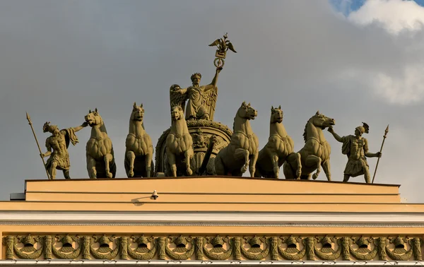 Monument på allmänna personal byggnad i Sankt Petersburg — Stockfoto