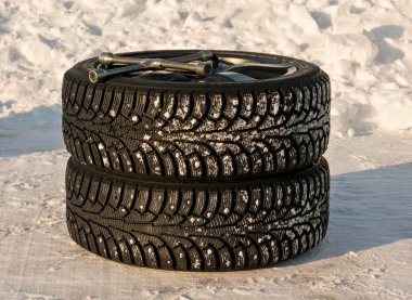 Kar lastikleri anahtar ile