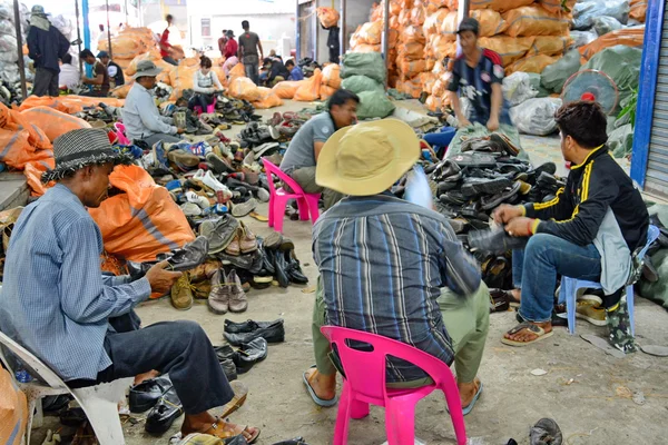 Zapatos importados en venta en Tailandia — Foto de Stock