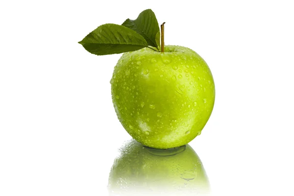 Manzana verde, aislada sobre fondo blanco —  Fotos de Stock