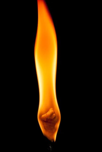 Fondo con m Llamas de fuego sobre fondo negro — Foto de Stock