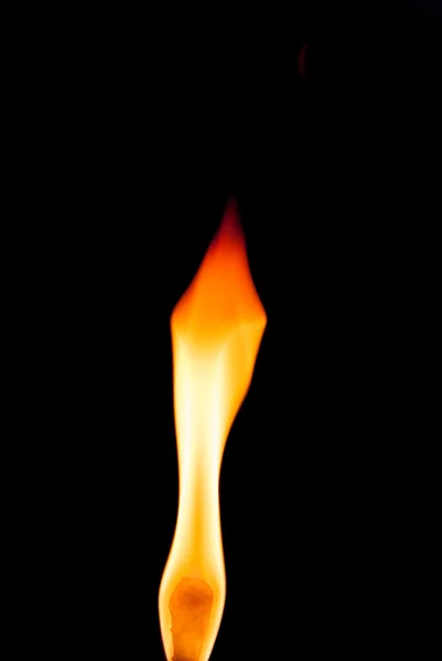 Fondo con m Llamas de fuego sobre fondo negro —  Fotos de Stock