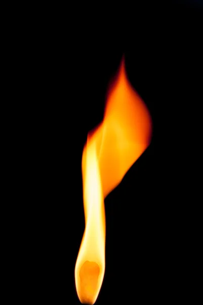 Fundo com m chamas de fogo no fundo preto — Fotografia de Stock